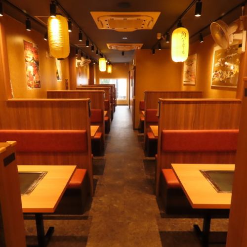 <p>【店内ひろびろ!お食事を心ゆくまで楽しめる空間でお客様をおもてなし★】店内はゆったりと広く、全部で36席のお席をご用意!半個室のご用意もあり、大人数での貸切対応もできますので、居心地の良いプライベート空間にて美味しいお料理とお酒を存分に楽しむひと時をお過ごしください♪</p>