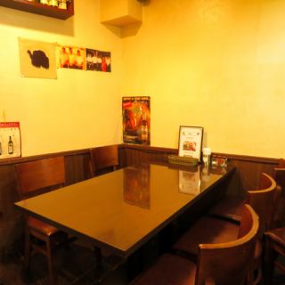 3～4名様用テーブル席