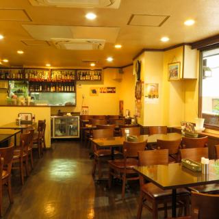 全42席。ゆったりとした空間です