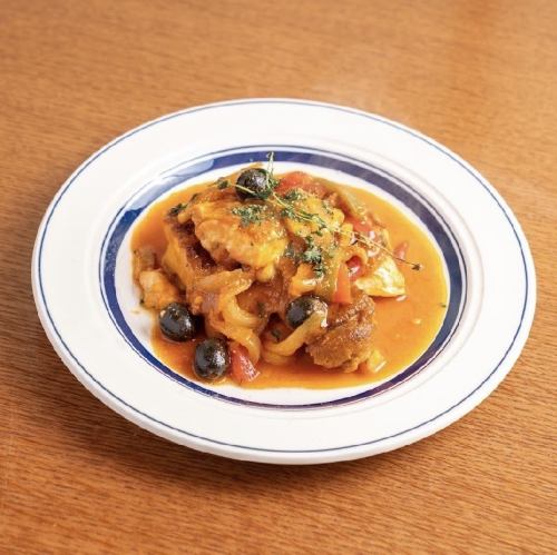 鶏もも肉のバスク風トマト煮込み