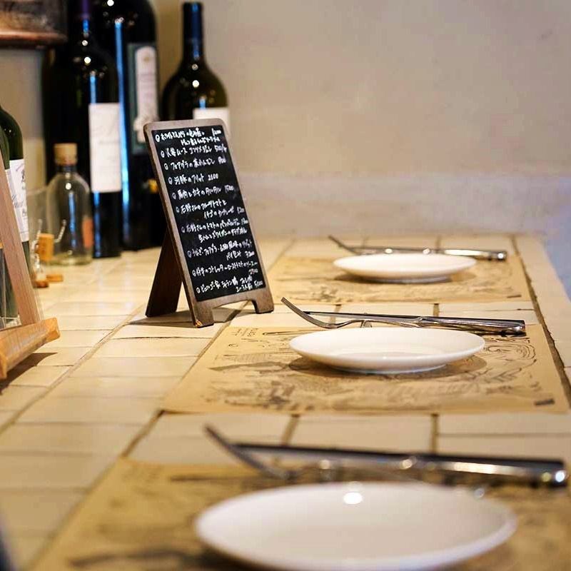 カジュアルで落ち着いた空間。デートや記念日のお祝いにぜひ♪