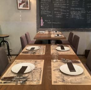 デート、女子会、お祝い事、少人数での食事など様々なシーンにおすすめ。ワインセラーとも距離が近く、スタッフとも仲良くなれるかも、、♪