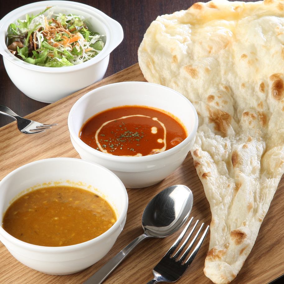 Open for lunch/parking lot ◎All sets include all-you-can-eat naan, rice, salad, and waffles♪
