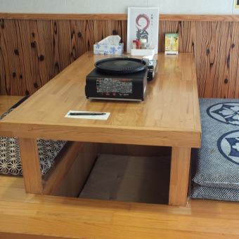 A sunken kotatsu seat that can be used by 2 to 4 people.You can relax comfortably on your feet.Recommended for mothers' party lunches and for visiting with children!
