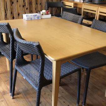 There are a total of 20 seats in the store, including counter seats, tables, and horigotatsu tatami mats.We accept reservations for up to 15 people, so please feel free to contact us for various banquets such as year-end parties and New Year's parties.
