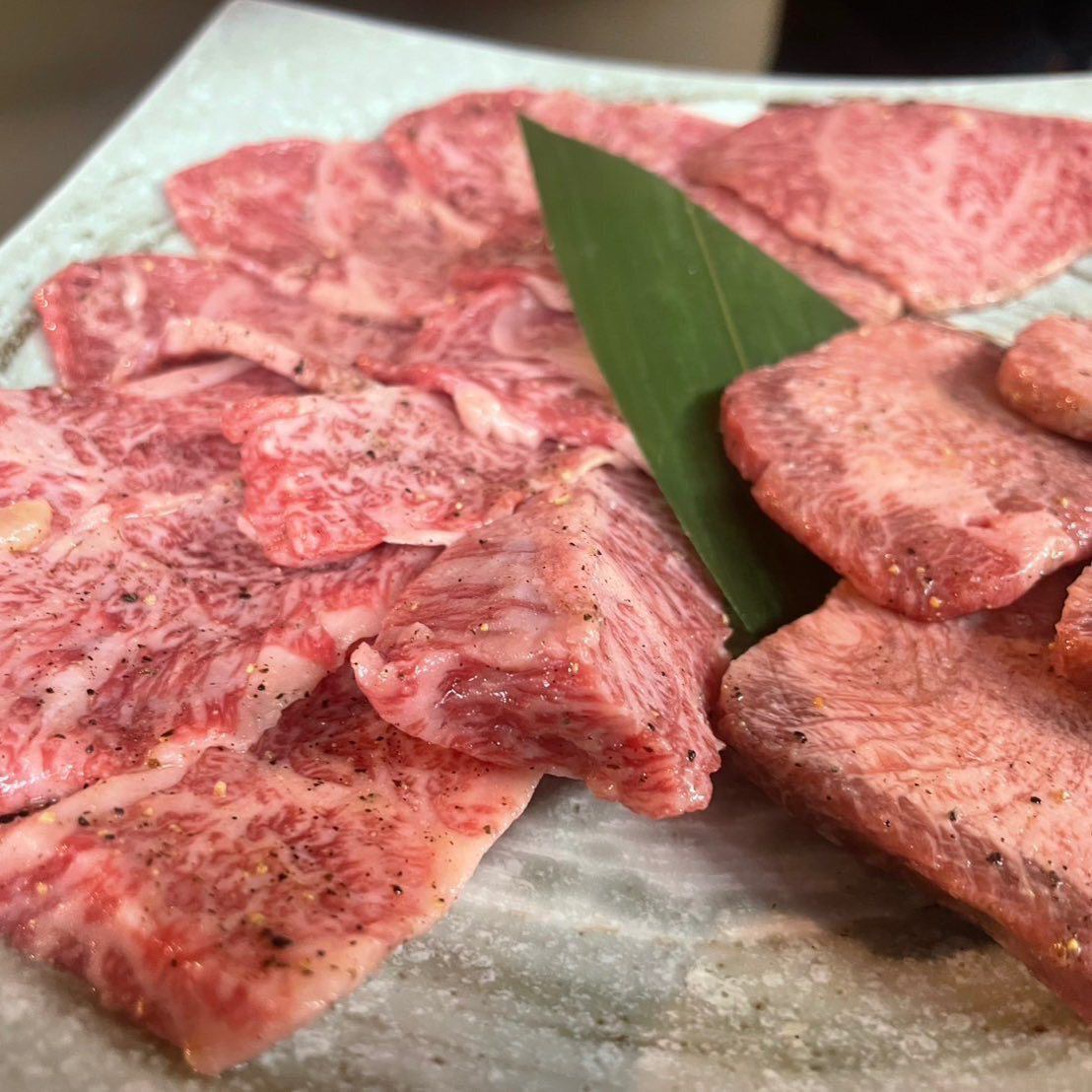 芝浦から仕入れた国産和牛Ａ５ランク使用！素材にこだわった食材を低価格で提供