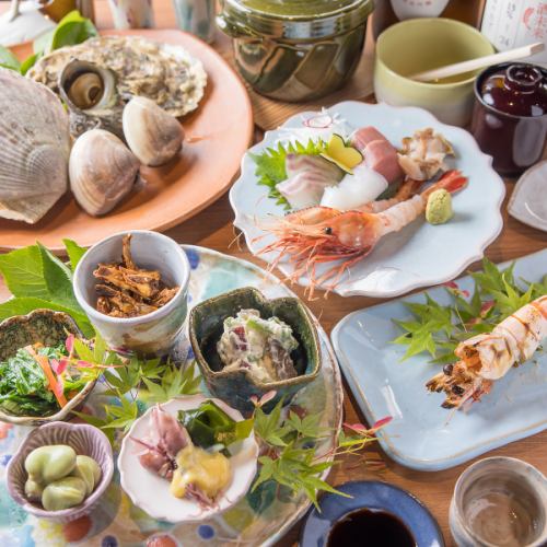 炭の香りと鮮度が引き立つ！新鮮海鮮の炉端焼きとお造り