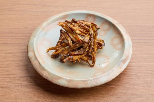 Fried burdock root with sweet and spicy sauce
