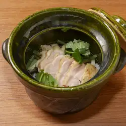 出汁香る鶏肉の土鍋ご飯