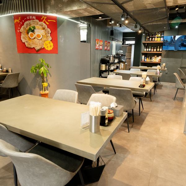 綺麗な店内にはテレビを完備！最新のニュースやスポーツ観戦を楽しみながら、自慢の本格中華を堪能できます。明るく開放感のある空間は、ご友人とのお集まりはもちろん、地域の集まりにも最適。テレビを囲んで賑やかに盛り上がる、八王子三崎町の新しいコミュニティスポットとしてご利用ください。