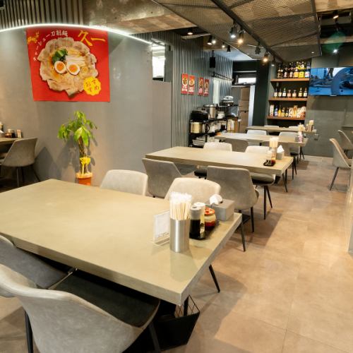 綺麗な店内でゆったり食事