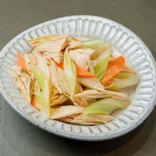 セロリと湯葉和え