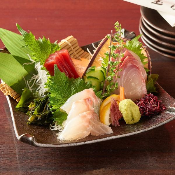 [Izakaya where you can enjoy seafood in Tachikawa] Assorted seafood In addition, there are also creative Japanese dishes that the craftsmen have come up with.