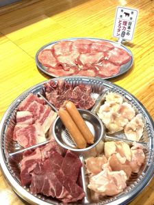 煙燻滿足 (2-3 份) 牛腩排/裡肌肉/牛腩排/牛雜/舌頭香腸/裡肌肉雞/醬舌頭/炸舌頭