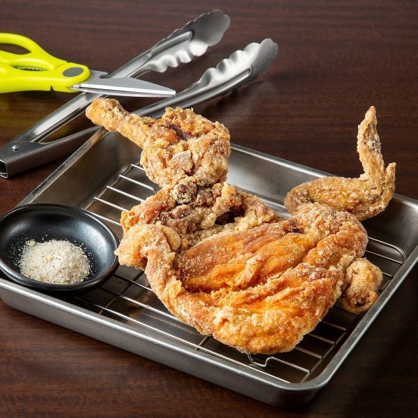 [Fried half chicken] A hearty dish made by deep frying the whole half of a chicken! You can taste every part of the chicken!