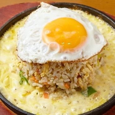 【大人気♪】鉄板チーズ炒飯！！