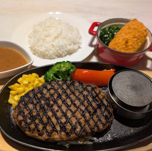 鉄板グリルハンバーグとカニクリームコロッケ（１個）