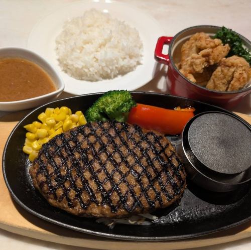 鉄板グリルハンバーグと唐揚げ（３個）