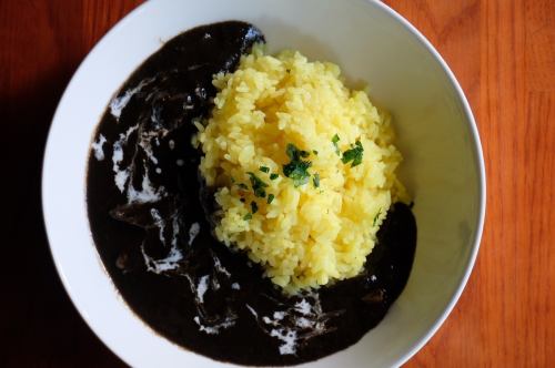 Bistro beef tendon black curry