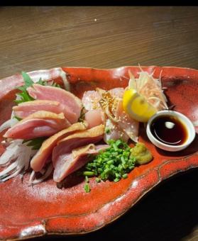 名物！赤鶏のタタキ盛り合わせ