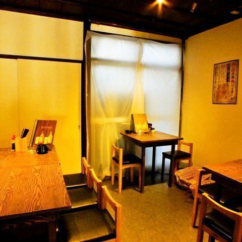【大小様々な半個室は多彩なシーンで大活躍】プライベートにゆっくり過ごせる半個室は、6名様～最大16名様までご宴会がお楽しみいただけます。職場の飲み会や女子会、ご友人とのお集りなど多彩なシーンでご利用ください♪皆様のご来店お待ちしております。