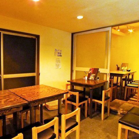 【貸切・団体宴会も大歓迎です！】当店では10～20名様規模の中宴会や、店内を貸切って30～40名様での大宴会などシーンを問わず様々なご宴会が可能！貸切をご希望の方はお気軽にお問合せください。美味しいお酒に美味しい料理をリーズナブルに、各種ご宴会コースもご用意しております！