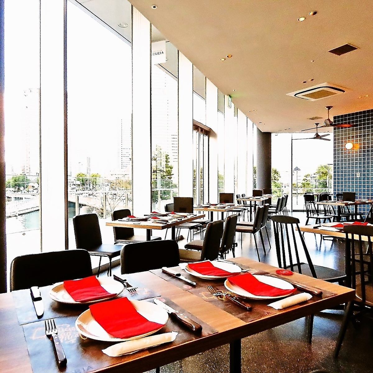 お子様大歓迎◎開放感ある広々店内で家族団欒の素敵なひとときを