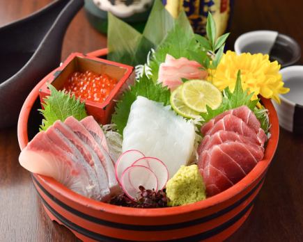 仅限工作日:【今日鱼类套餐】采用当季食材。7道菜,2.5小时畅饮,4000日元(含税)。