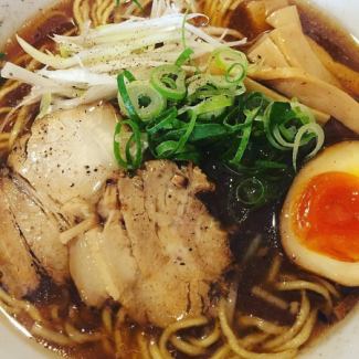 Daisho Ramen (Chicken and seafood soy sauce special hand-kneaded wave noodles)