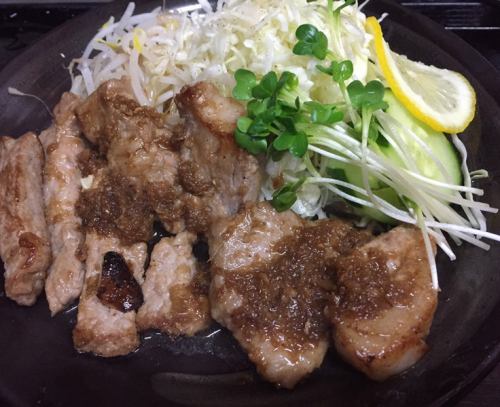 [Kagoshima pork shoulder loin] Grilled ginger (100g 800 yen~)