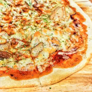 焦がしマヨネーズの照焼チキンピザ