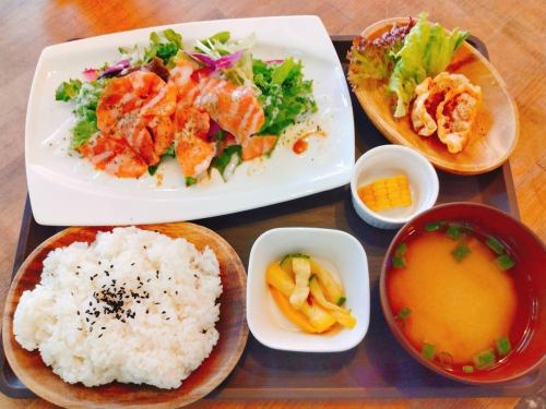 Weekend only! Salmon paccio salad set