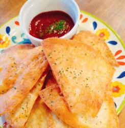 Crispy tortilla chips with spicy ketchup dipping