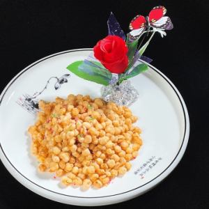 黄身とトウモロコシの揚げ物