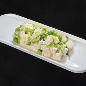 万能ねぎ豆腐和え/トマトサラダ