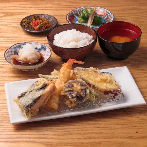 Seasonal vegetable tempura set meal