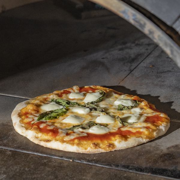 ≪Popular menu≫ Baked in a stone oven in the store ◇ Margherita