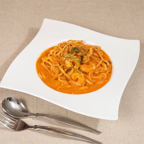 Tomato cream pasta with shrimp and shimeji mushrooms