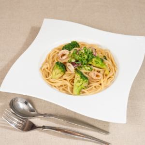 Japanese-style pasta with squid and broccoli