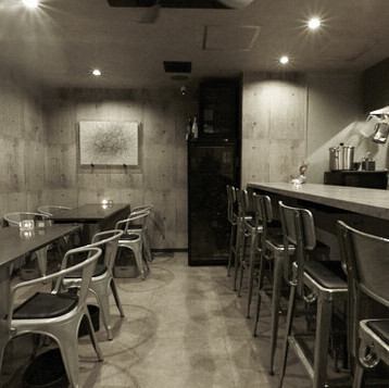 洗練されたモダンな店内