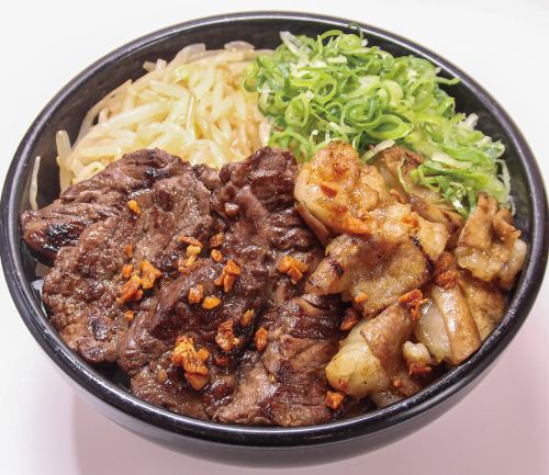 牛ハラミ＆国産牛ホルモンスタミナ丼