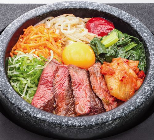 【厚切り牛ロースビビンバ】肉の旨味とシャキシャキ野菜の共演