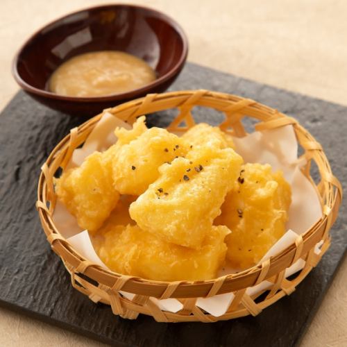 濃厚チーズの天ぷら 味噌クリーム添え
