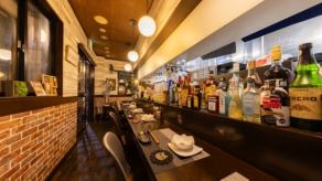 ジャズが流れる落ち着いた店内でデートや少人数の飲み会に最適です