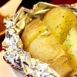 きたあかりのじゃがバター　十勝バターのせ　真いか塩辛付き　※春夏は新じゃがのじゃがバター