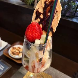 シェフの気まぐれフルーツシメパフェ