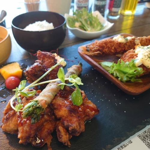 北海道素材にこだわったお得なランチを平日だけでなく土日もご提供。ライス、スープ付。