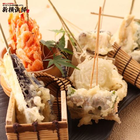 畅饮套餐2,480日元起，包含著名的手工肉丸和天妇罗串