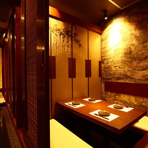 A private room izakaya in a great location, just a 3-minute walk from Shin-Yokohama Station! We have private rooms with doors that can be used by 2 people or more! In a private room with a calm atmosphere filled with Japanese charm, you can enjoy a banquet or drinking party at your leisure! The private space of a private room with a door is recommended for those who want to spend time without worrying about being seen by others! Please use it for various banquets!