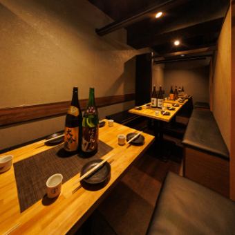 大人数のご宴会にも最適な個室席を完備！ゆったりとくつろげる個室席は、会社の宴会・歓送迎会に最適！当店ならではのもつ鍋やせいろ蒸し、創作和食を和情緒溢れる空間でお楽しみください！